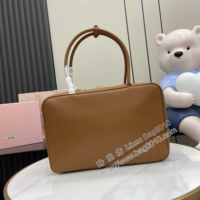 MIU MIU專櫃繆繆最新款Beau手袋原廠皮手提公事包 jh2656型號：5BB117，5BB163